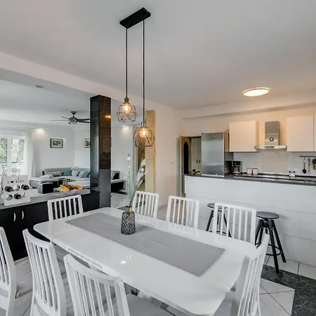 펜션 Awesome In With Sauna