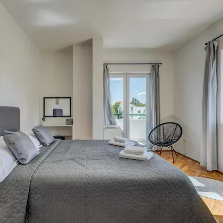 Awesome In With Sauna 別荘 スプリト