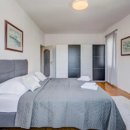 Awesome In With Sauna 別荘 スプリト