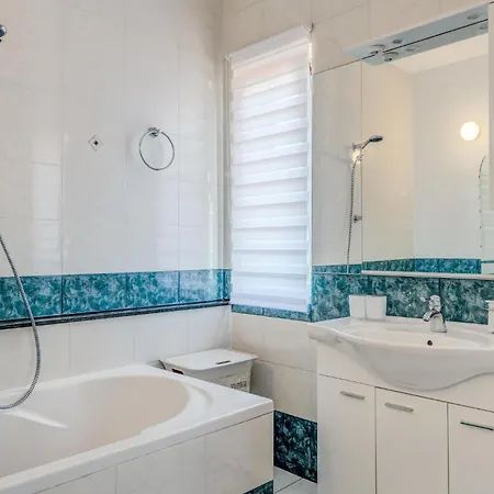 펜션 Awesome In With Sauna 스플리트