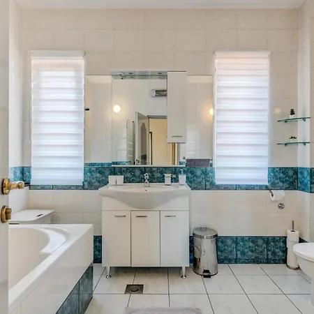 Awesome In With Sauna スプリト