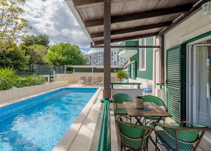 Сasa de vacaciones Awesome In With Sauna Split