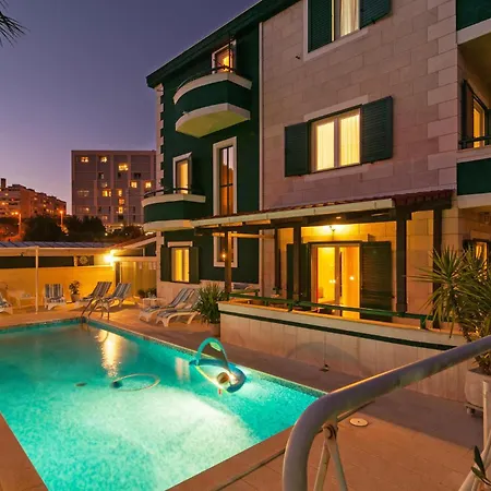 Awesome In With Sauna בית נופש *