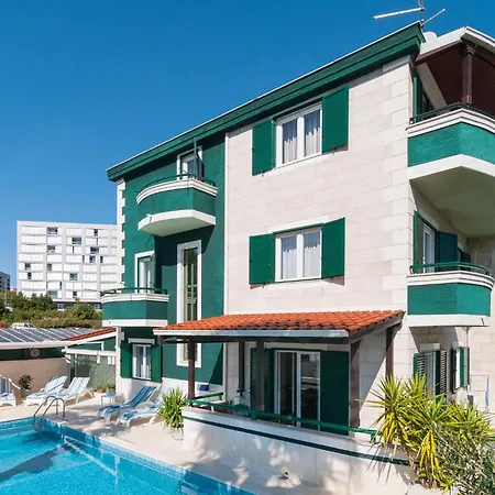 Awesome In With Sauna בית נופש