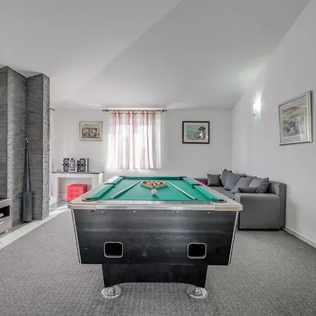 Awesome In With Sauna בית נופש