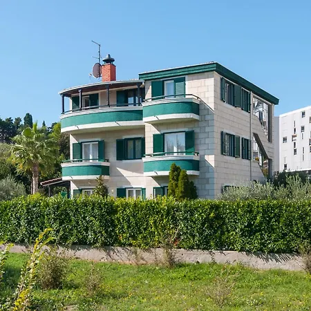 Awesome In With Sauna בית נופש ספליט