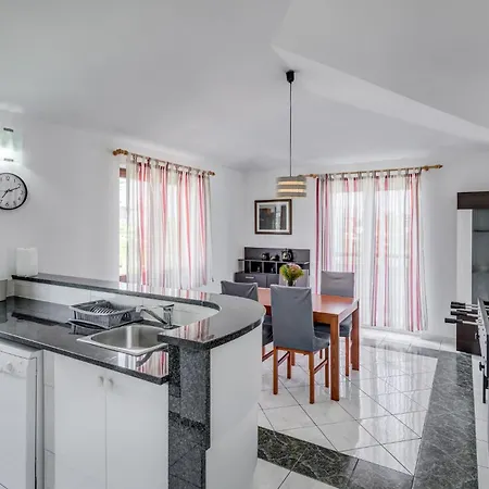 Awesome In With Sauna * ספליט