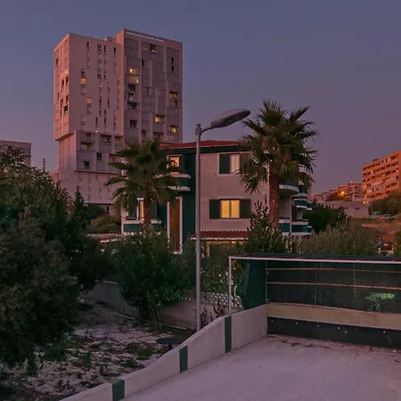 בית נופש Awesome In With Sauna ספליט