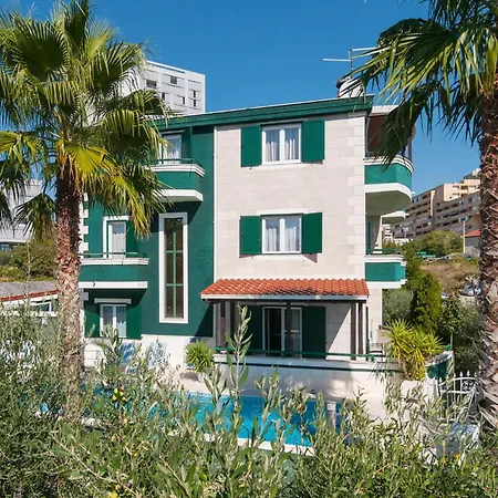 Nyaraló Front In With Sauna